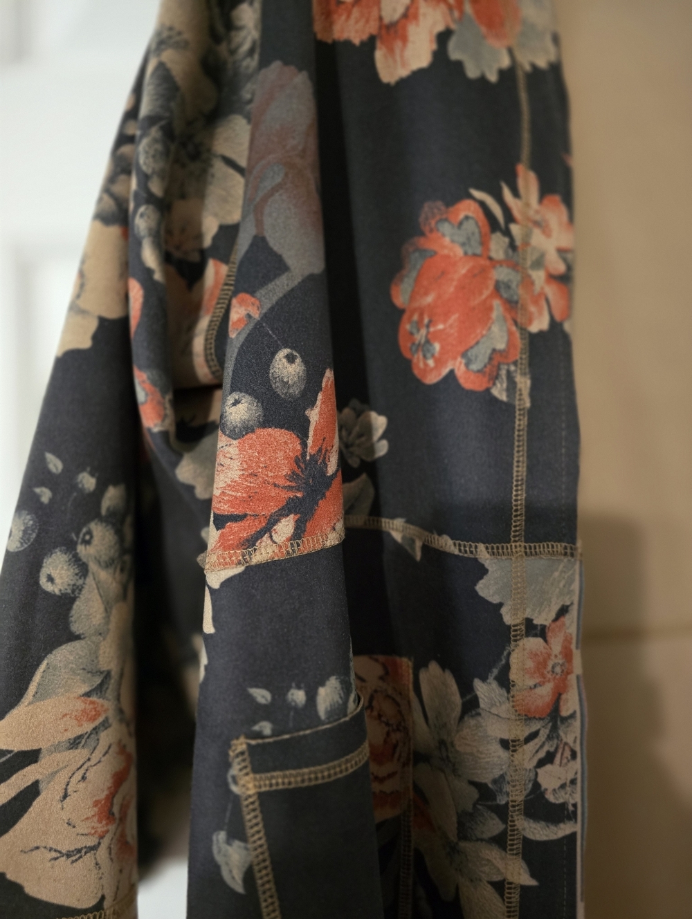 Philosophy Woman Cardigan In Beige with Black Trimhil 3/4 Sleeve - Picture 2 of 4